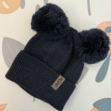 Cappello in pura lana merinos liscio con doppio pom pom blu Aliap 4997