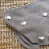 Copertina tortora unisex pura Lana Mi Lucero x LA NUVOLA LAB con pecorelle ricamate a mano I24110