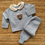 Completo azzurro con colletto tondo e ricamo orsetto Mi Lucero x LA NUVOLA LAB I25070