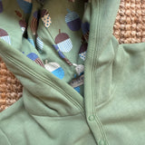 Felpa verde con cappuccio fantasia ghiande 25BABJAGR