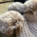 Cappello in pura lana merinos a coste larghe con doppio pom pom Aliap 4954
