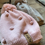 Cappello in pura lana merinos lavorazione nocciole con pom pom Aliap 4422