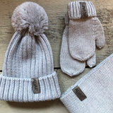 Cappello in pura lana merinos a coste larghe con pom pom Aliap 4954