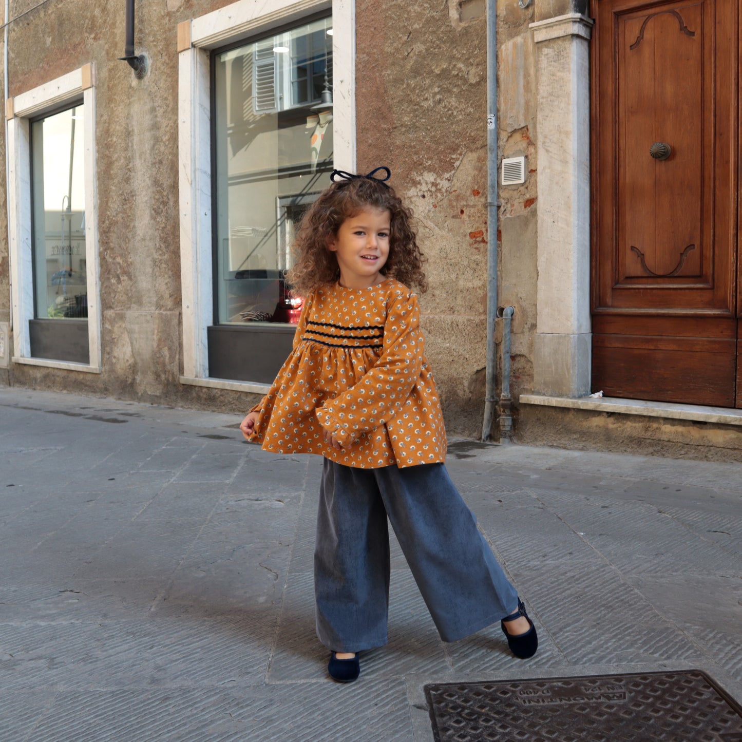 Pantalone palazzo LAB in velluto avio a costine con pences