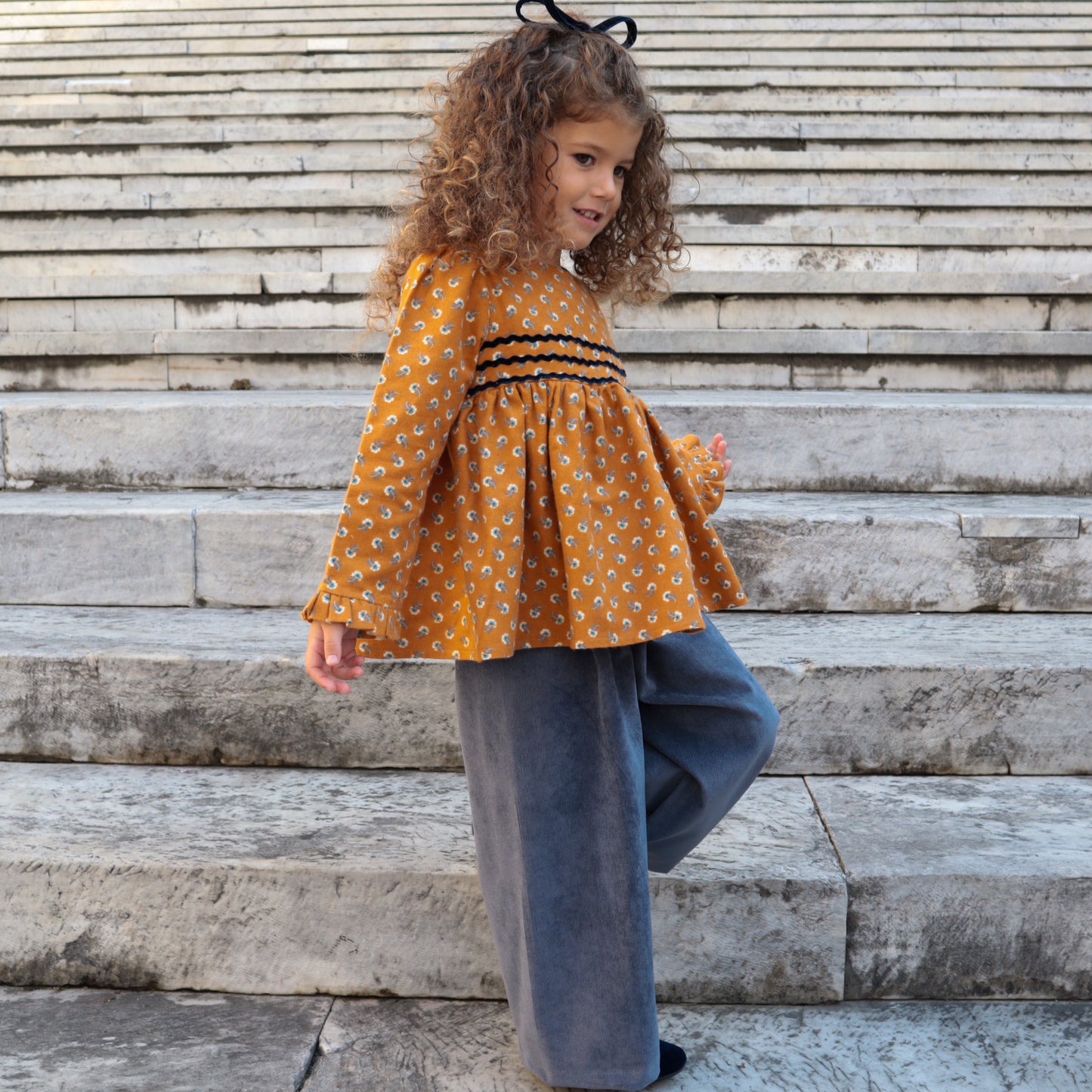 Pantalone palazzo LAB in velluto avio a costine con pences