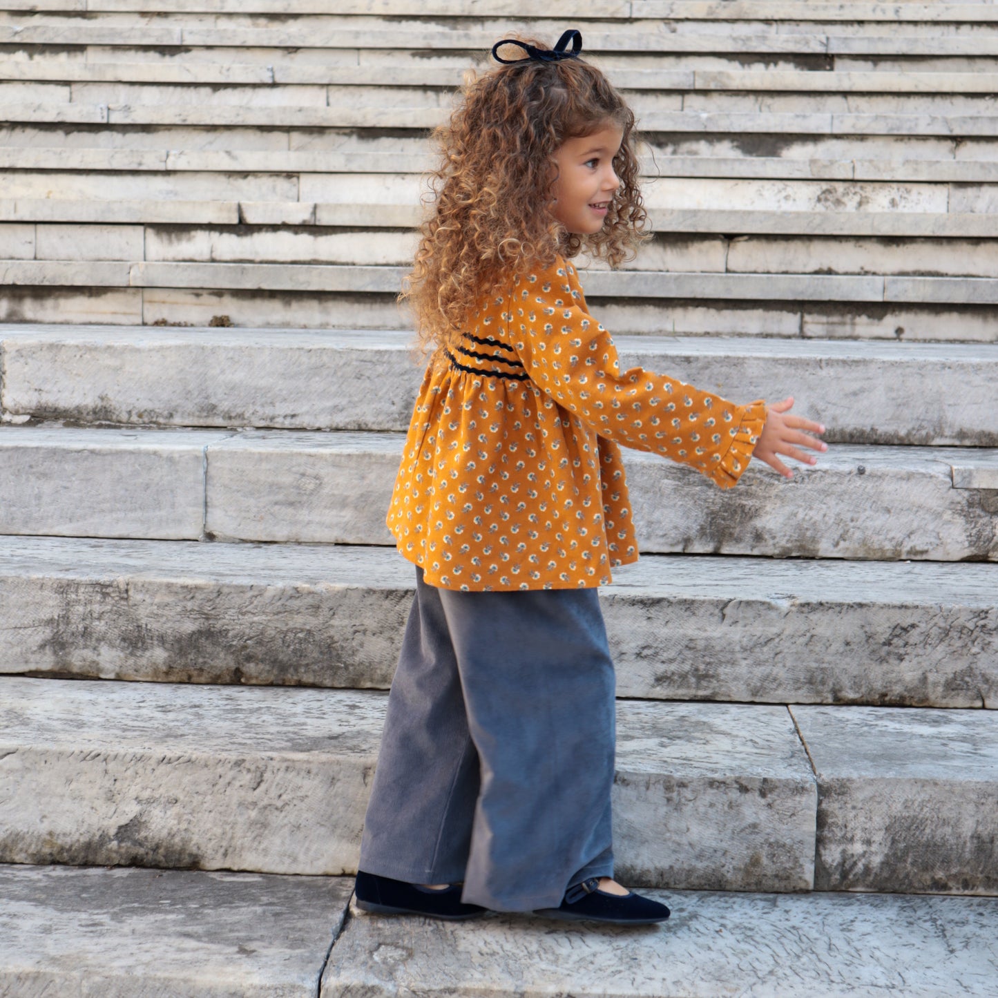 Pantalone palazzo LAB in velluto avio a costine con pences