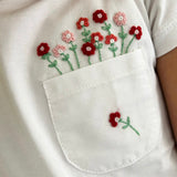 T-shirt mezza manica con fiori ricamati sul taschino SCCM061CAJJ