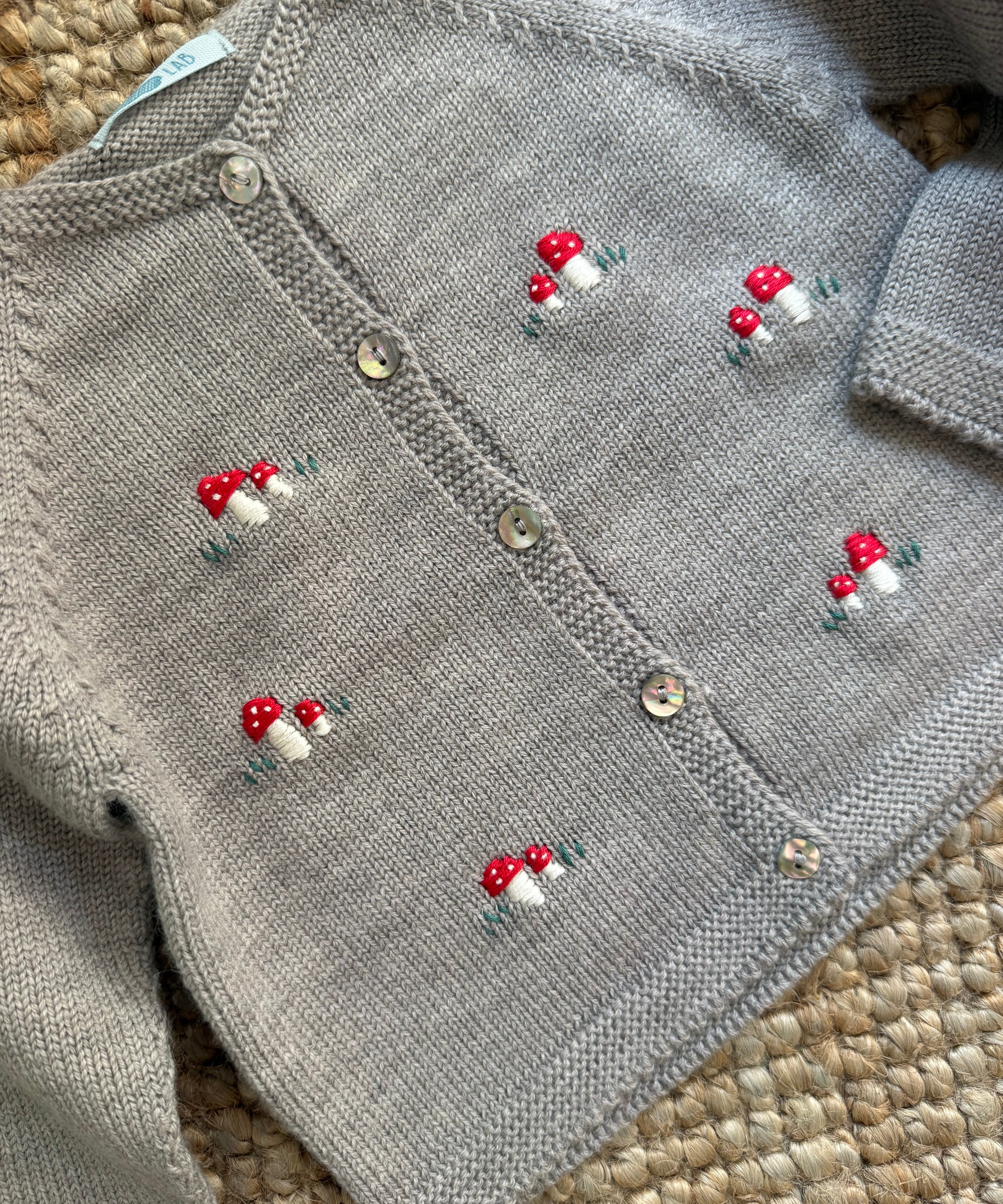 Cardigan tortora con ricamo a mano funghi Mi Lucero x LA NUVOLA LAB 24064