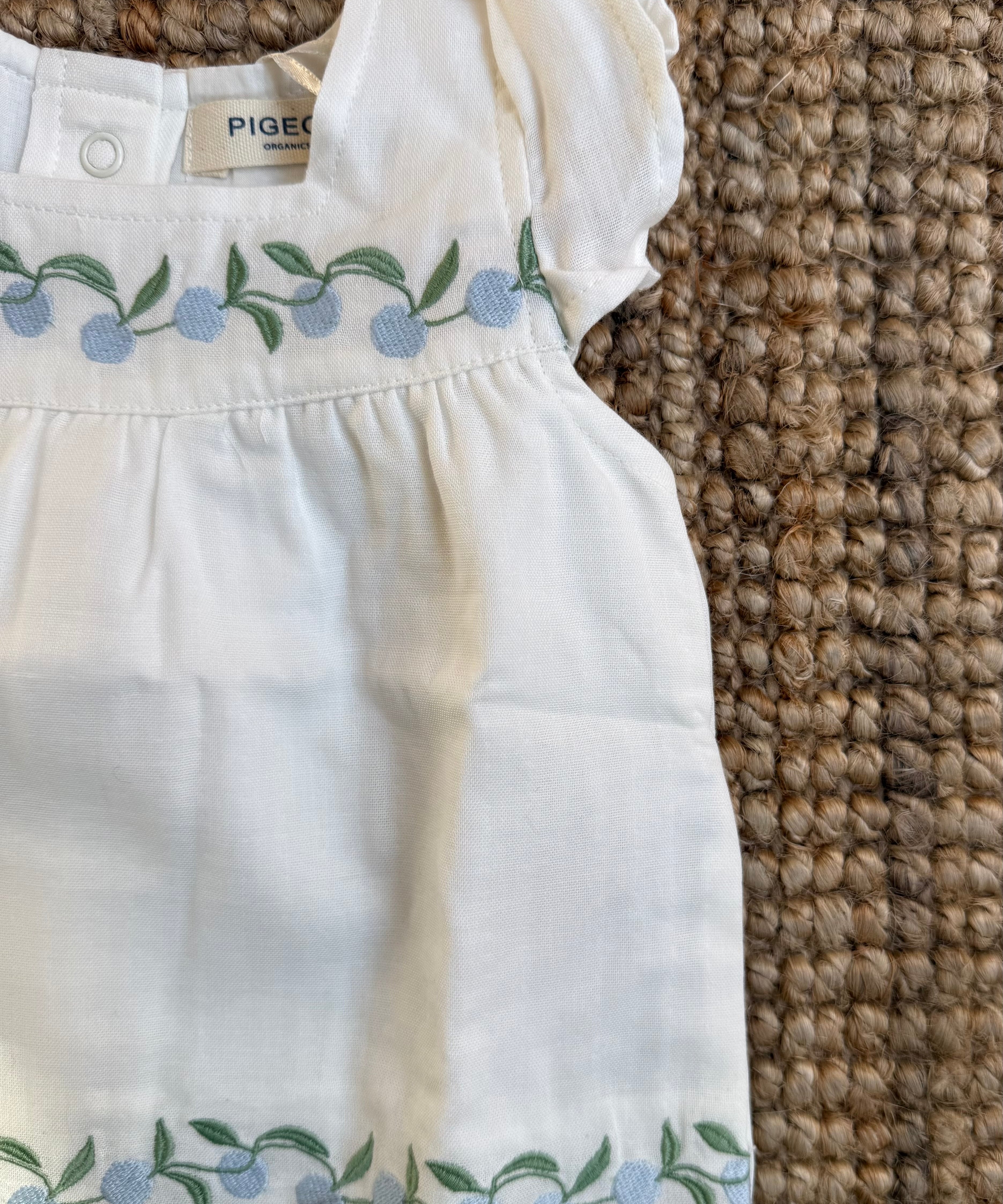 Top frill con ricamo mirtilli Pigeon 26FRISE