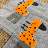 Set biancheria coppia asciugamani azzurro GIRAFFA - Tessuti e Vissuti capsule x LANUVOLALAB