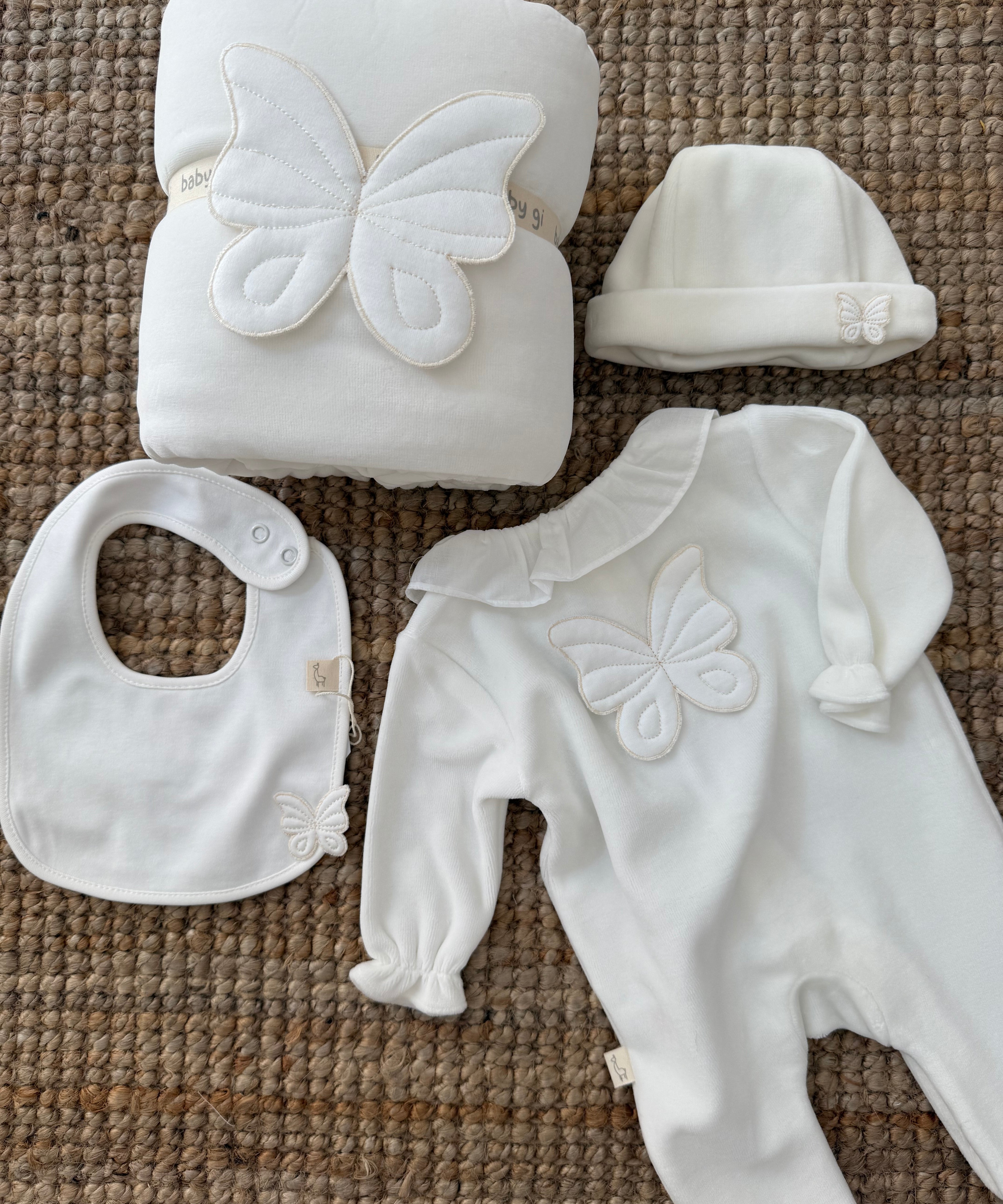 Tutina in ciniglia avorio con farfalla BT53GL BabyGi