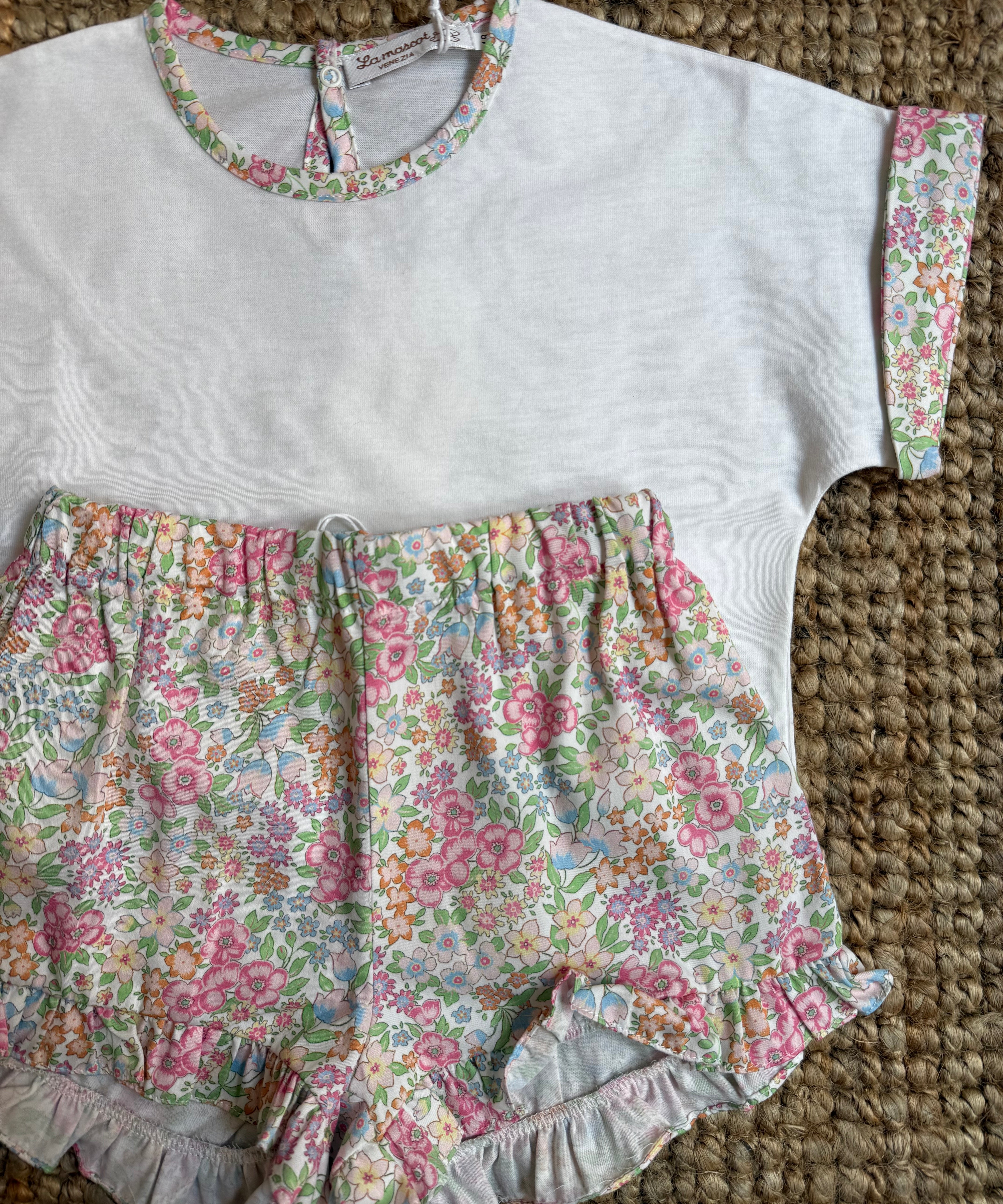 Completo t-shirt profilata e shorts frill fantasia fiorellini La Mascot 55/2510746 55/1110008