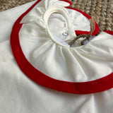 Polo latte con colletto Pierrot profilo rosso