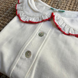 Polo LAB latte con colletto rotondo frill rosso