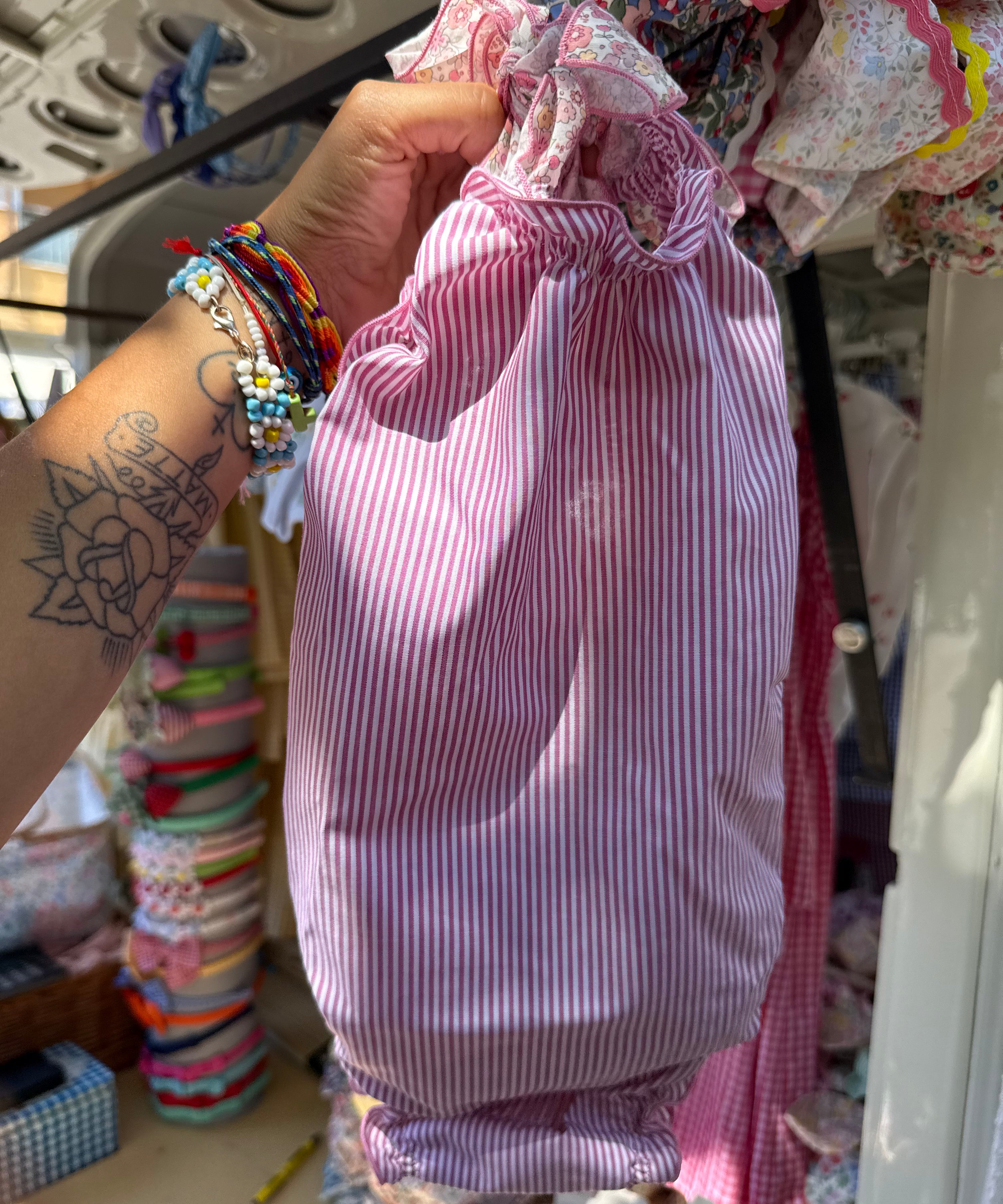 Costume LAB I010 intero in cotone righine fucsia e bianco con fiocchi