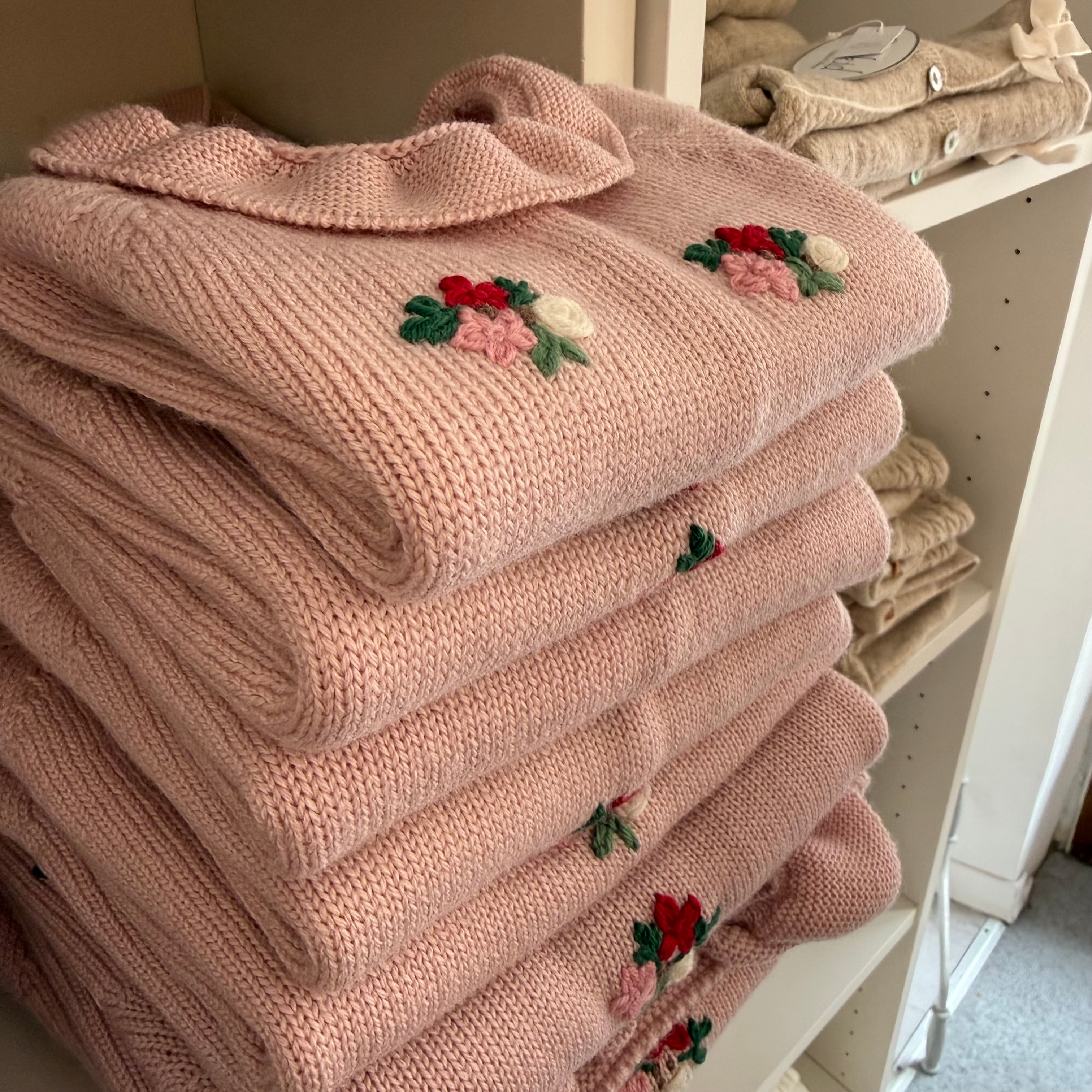 Maglioncino colletto frill rosa ricamato a mano Mi Lucero x LA NUVOLA LAB 25271