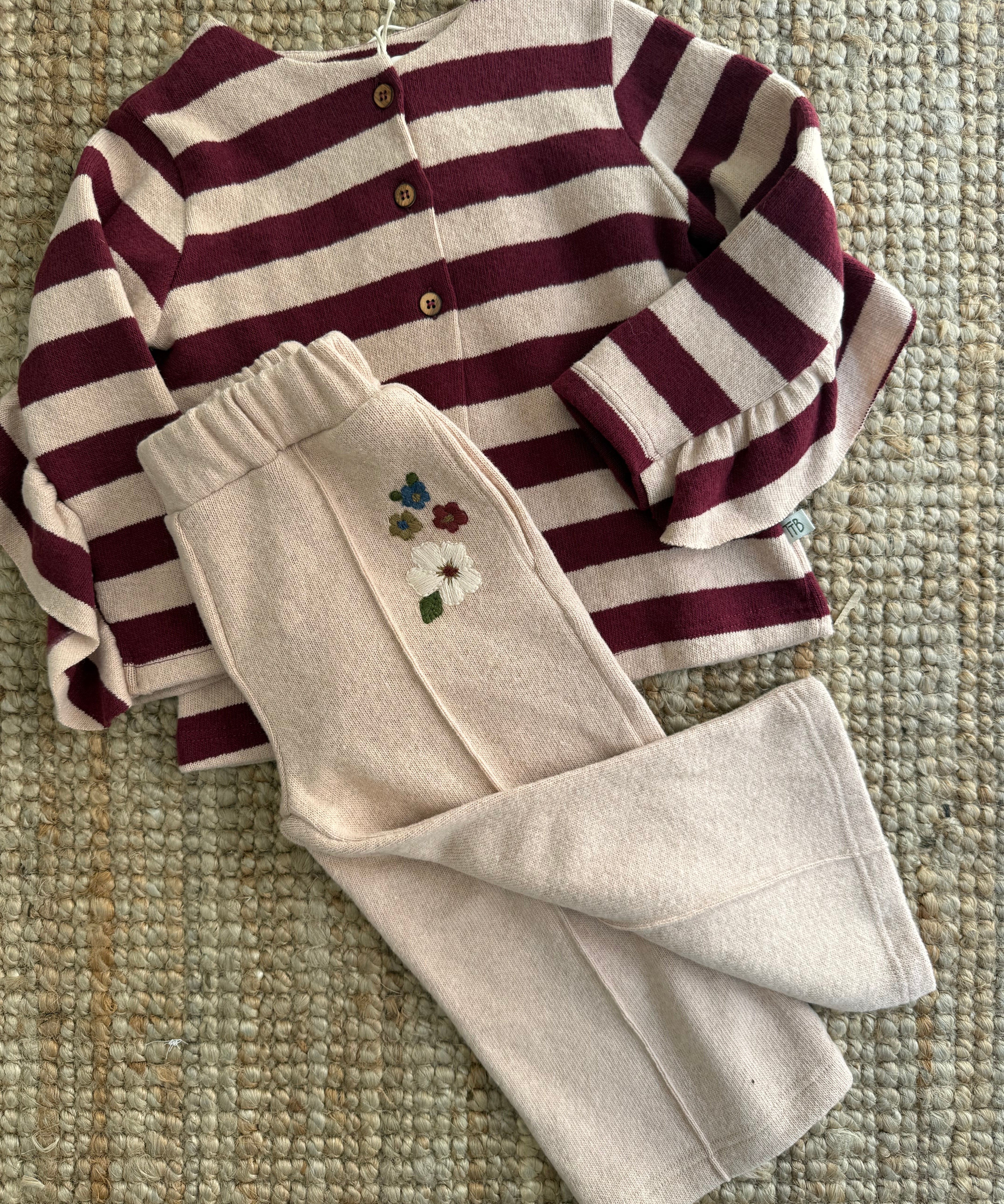 Completo rigoni rosa e bordeaux e pantalone ricamo 138409 138307 Time to Bloom