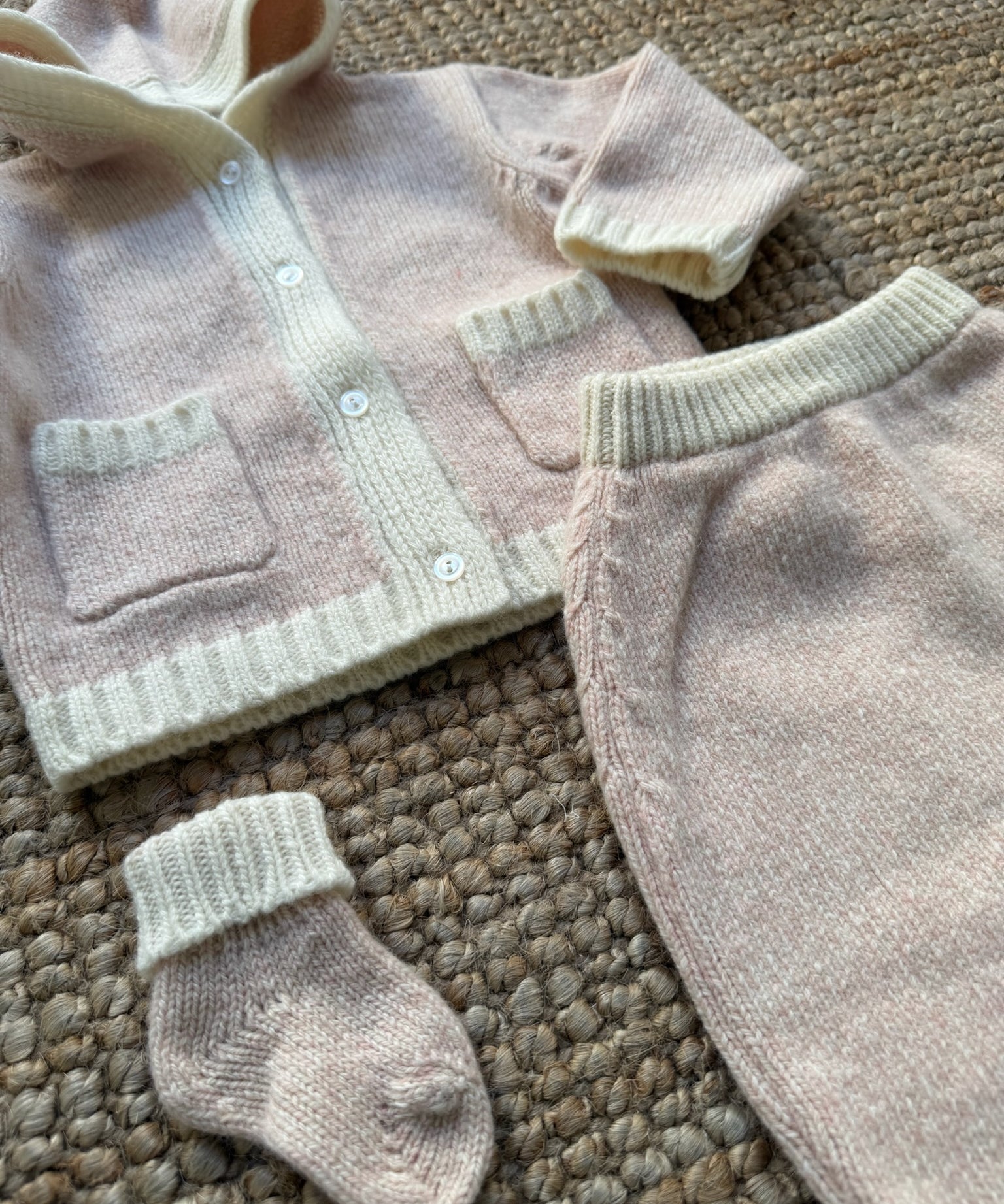 Completo giacca con cappuccio e ghettine mélange rosa e burro I Ferrarini 2511/406 2601/027