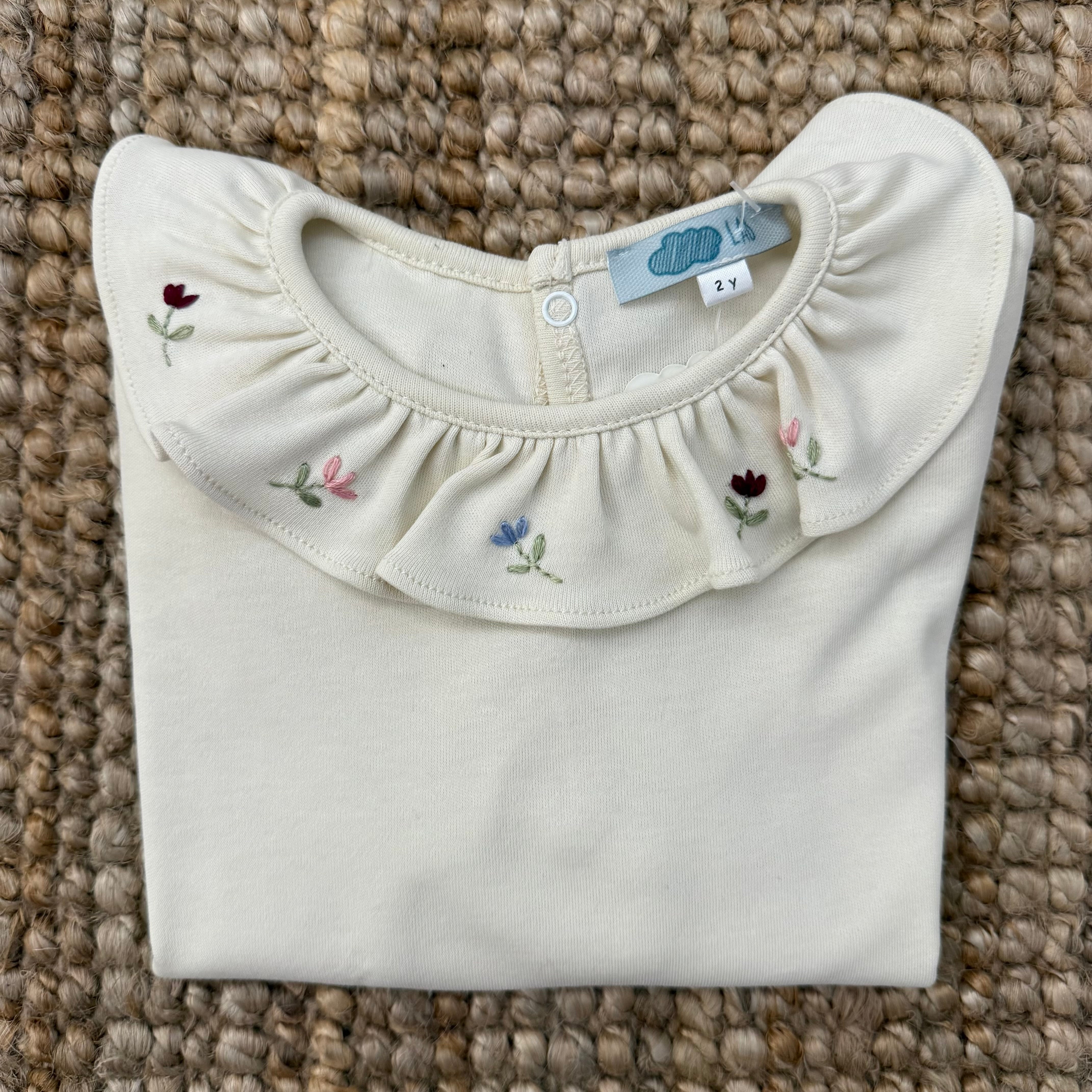 Polo LAB burro con colletto frill ricamato fiorellini colorati