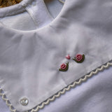 Tutina in ciniglia bianco con lumachine ricamate a mano BG543
