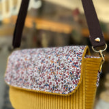 Tracolla patchwork LAB velluto cannella + bacche e fiorellini