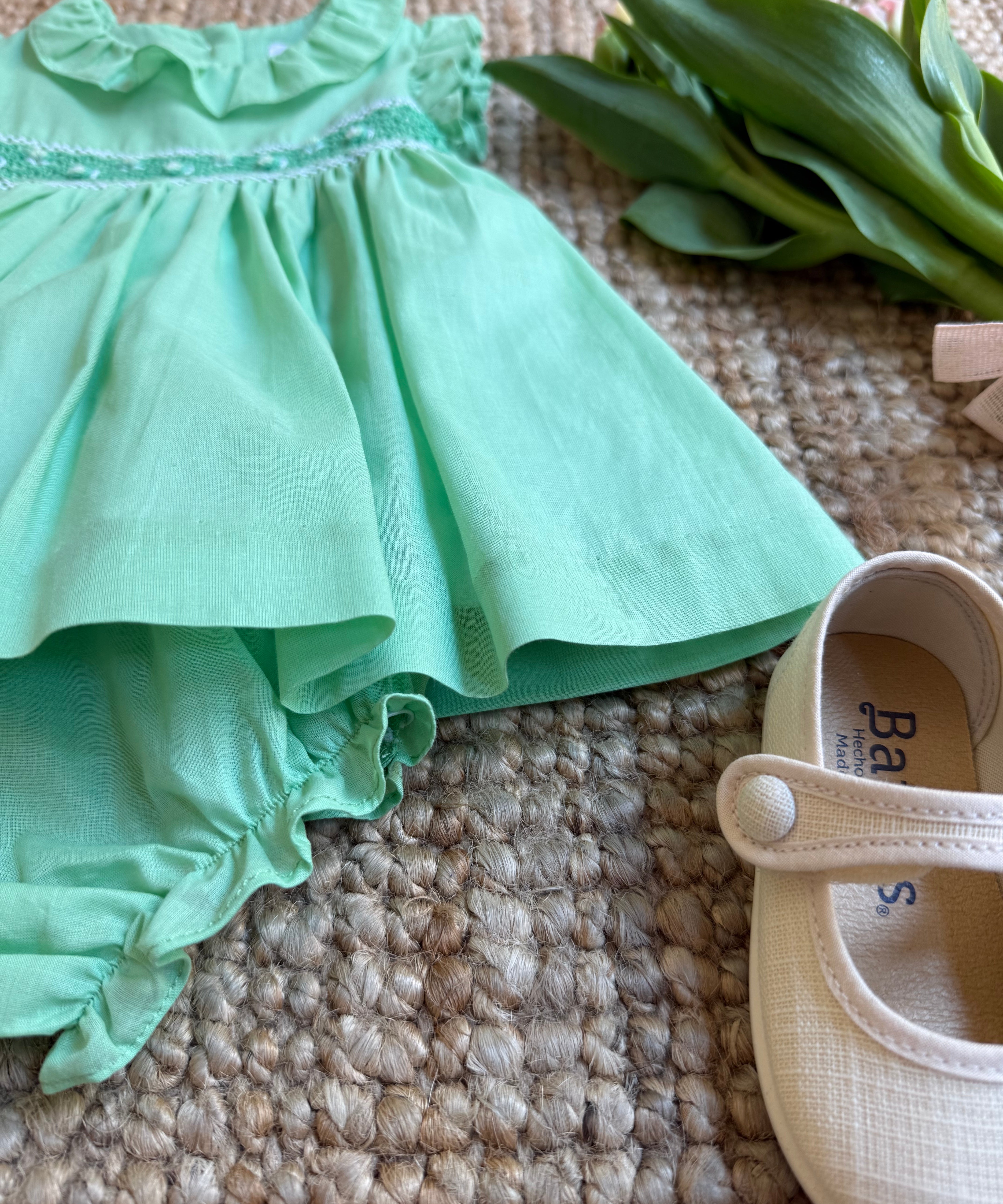 Abito in voile con ricamo smock verde chiaro con bloomers Malvi & Co S26I104VEZV