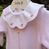 Tutina in ciniglia rosa con colletto petalo piquet ricamato con fiocchetti PQ50
