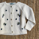 Cardigan latte con ricamo a mano bacche Mi Lucero x LA NUVOLA LAB