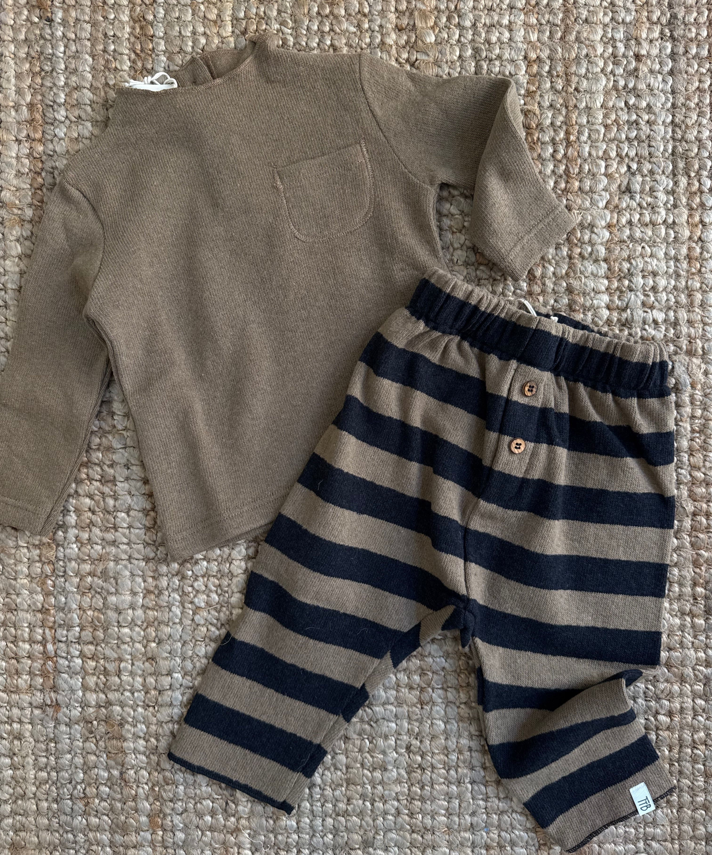 Completo maglioncino collo cratere e pantalone rigoni caramello/antracite  138310 138404 Time to Bloom