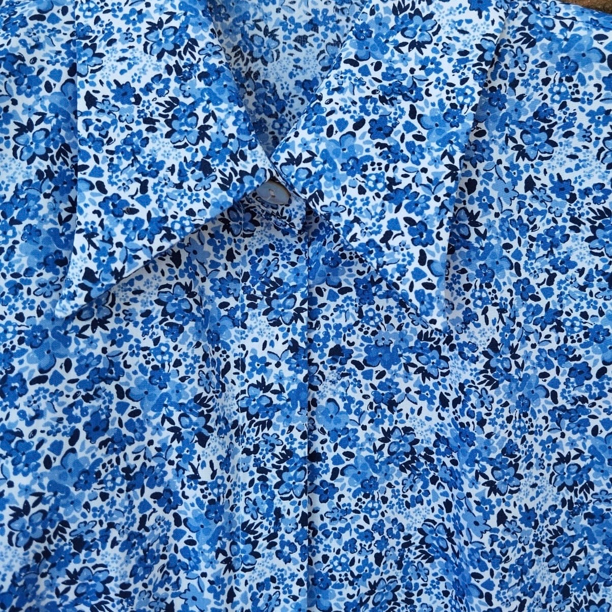 Camicia donna LAB tessuto fiorellini toni dell’azzurro