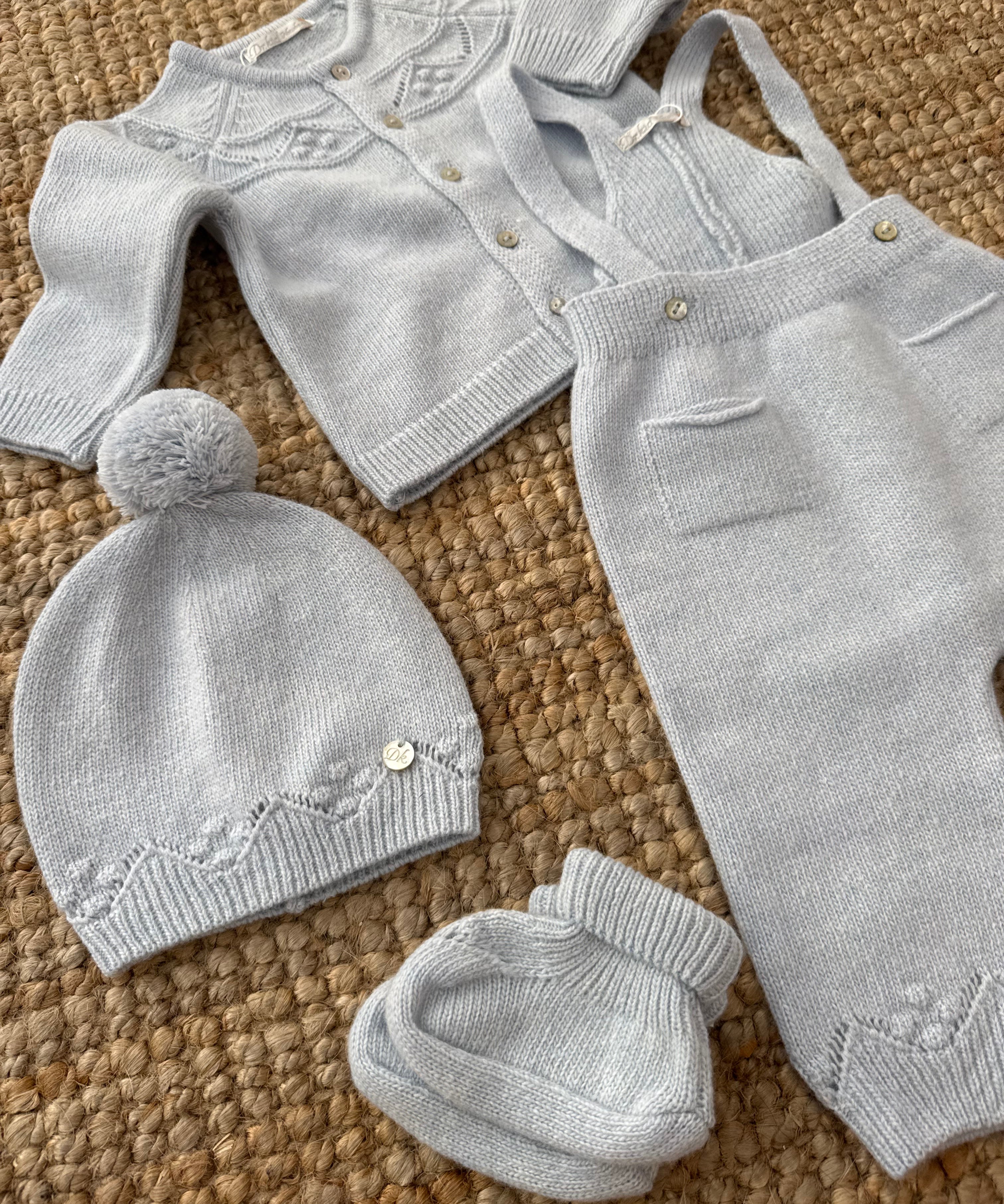 Cappellino newborn azzurro cielo con pompom DK117 DrKid