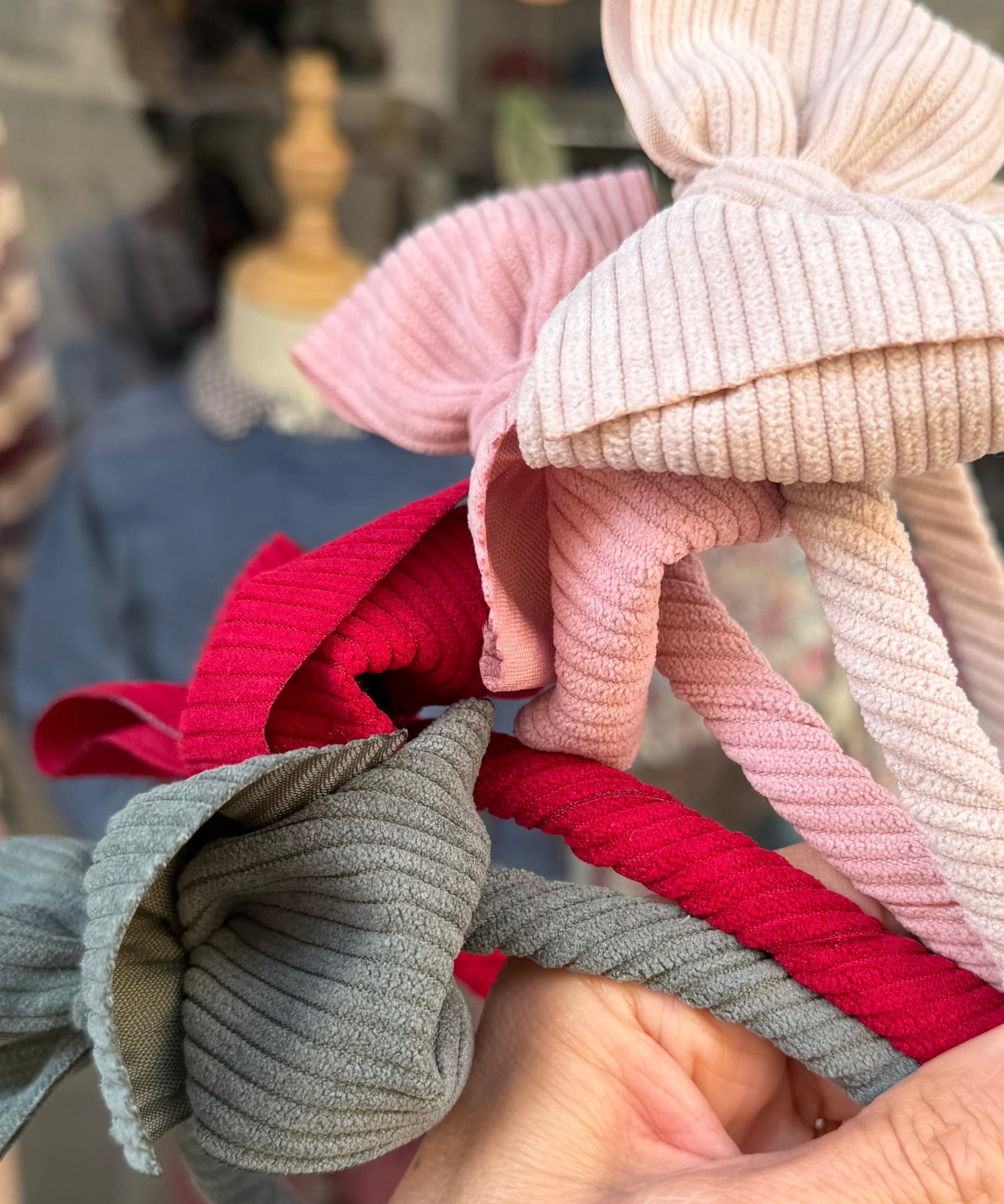 LAB headband covered in velvet with semi-rigid bow in matching tones