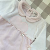 Tutina bianco e rosa con cuore DBI25116