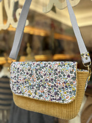 Tracolla patchwork LAB velluto mostarda + bacche e fiorellini
