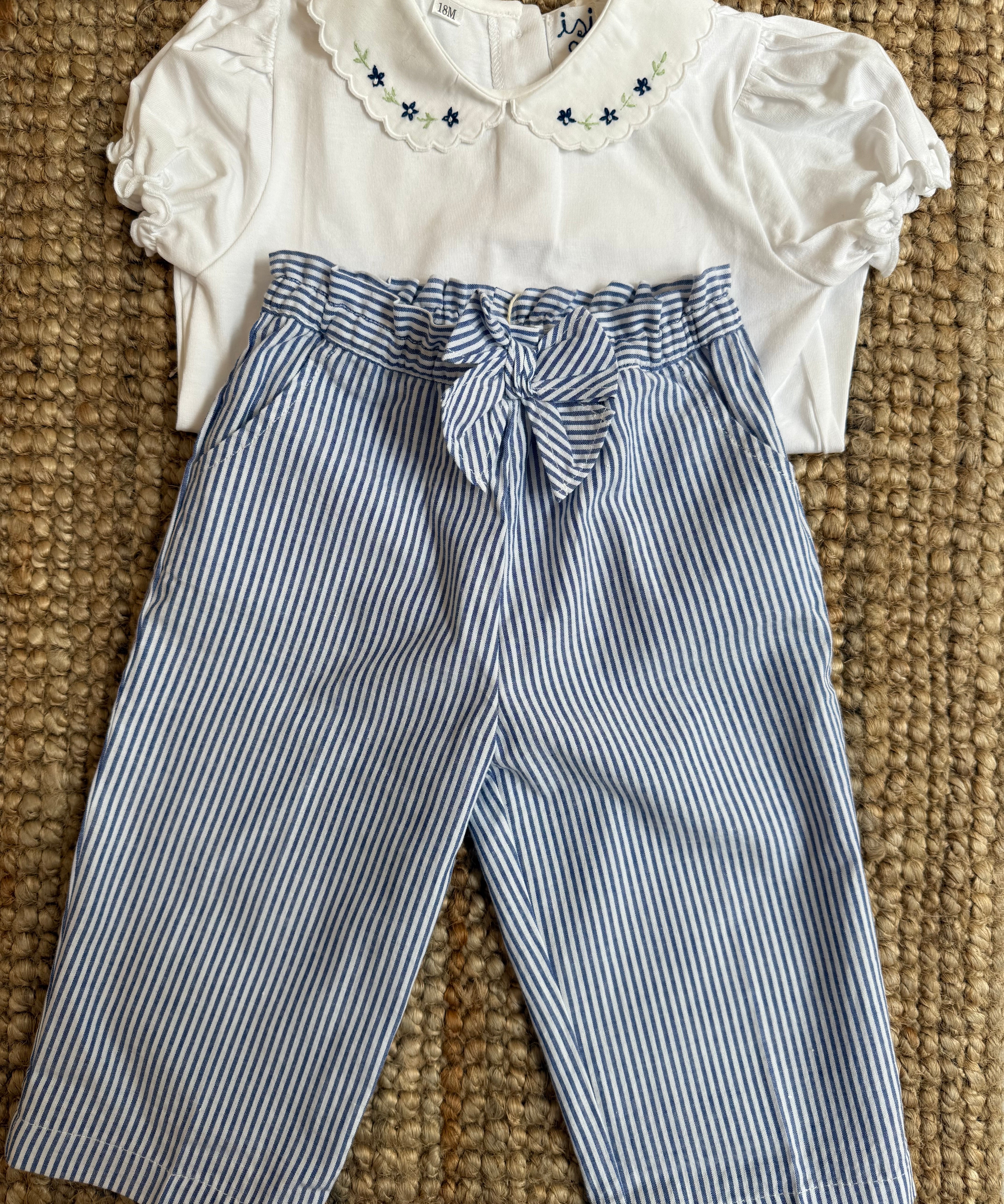 Polo con ricamo fiori blu Malvi & Co S26I118CAJJ