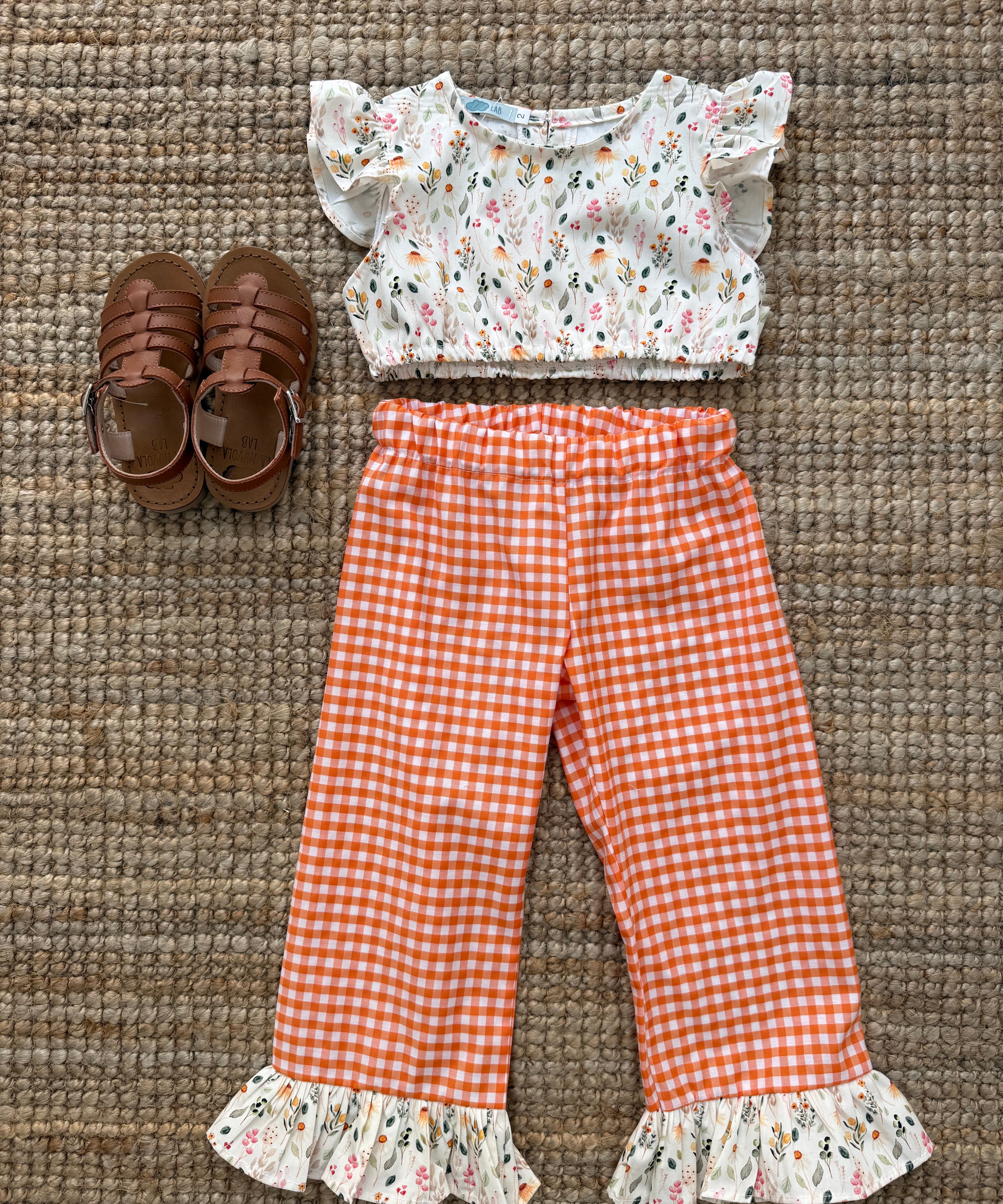 Completo LAB top fiorellini e pantalone vichy con frill