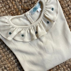 Polo LAB burro con colletto frill ricamato fiorellini