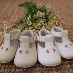 Scarpe sandalini bebè con occhietti bianco A2414