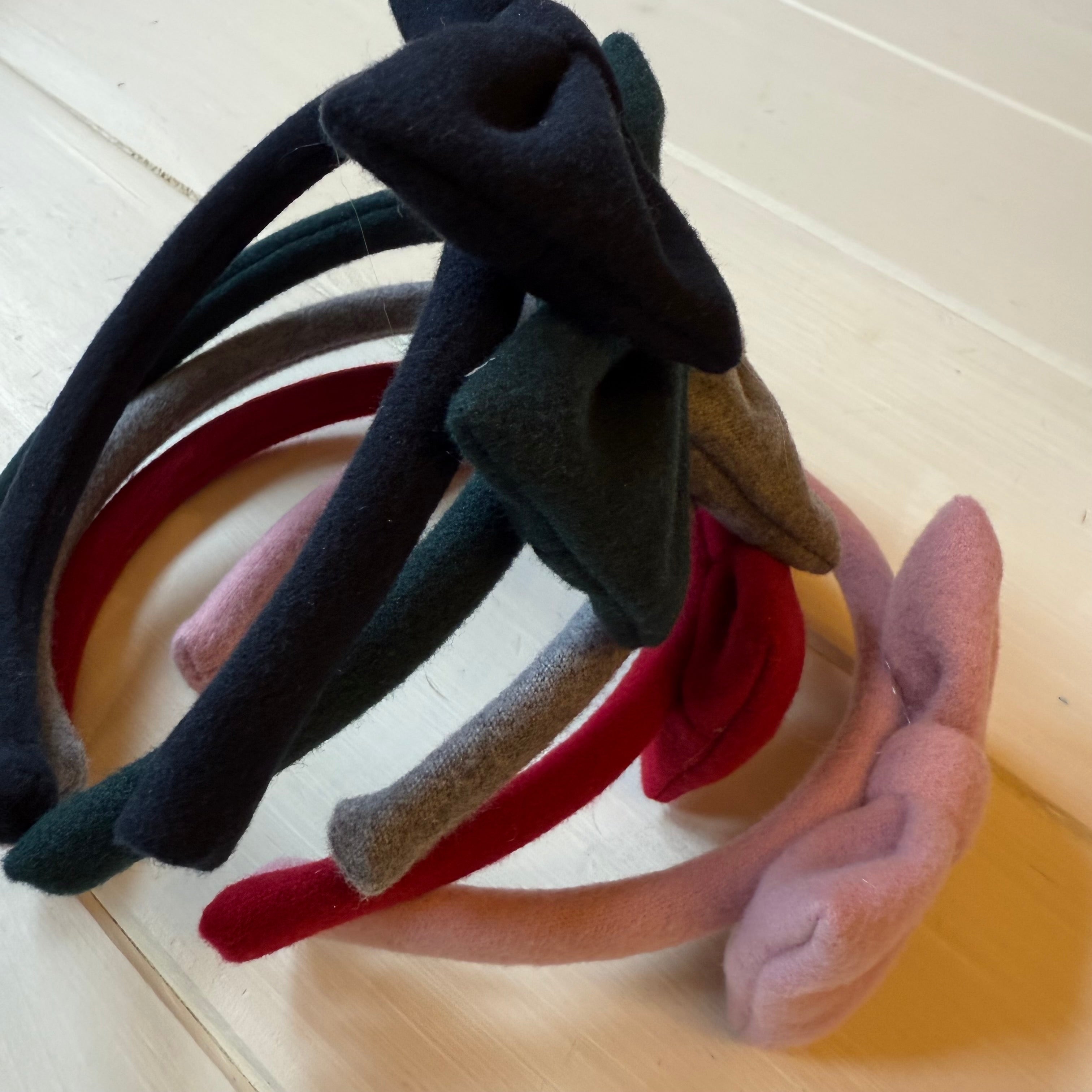 LAB headband covered in velvet with flat bows