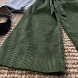 Pantaloni in velluto a coste verde oliva con fiocco 53278