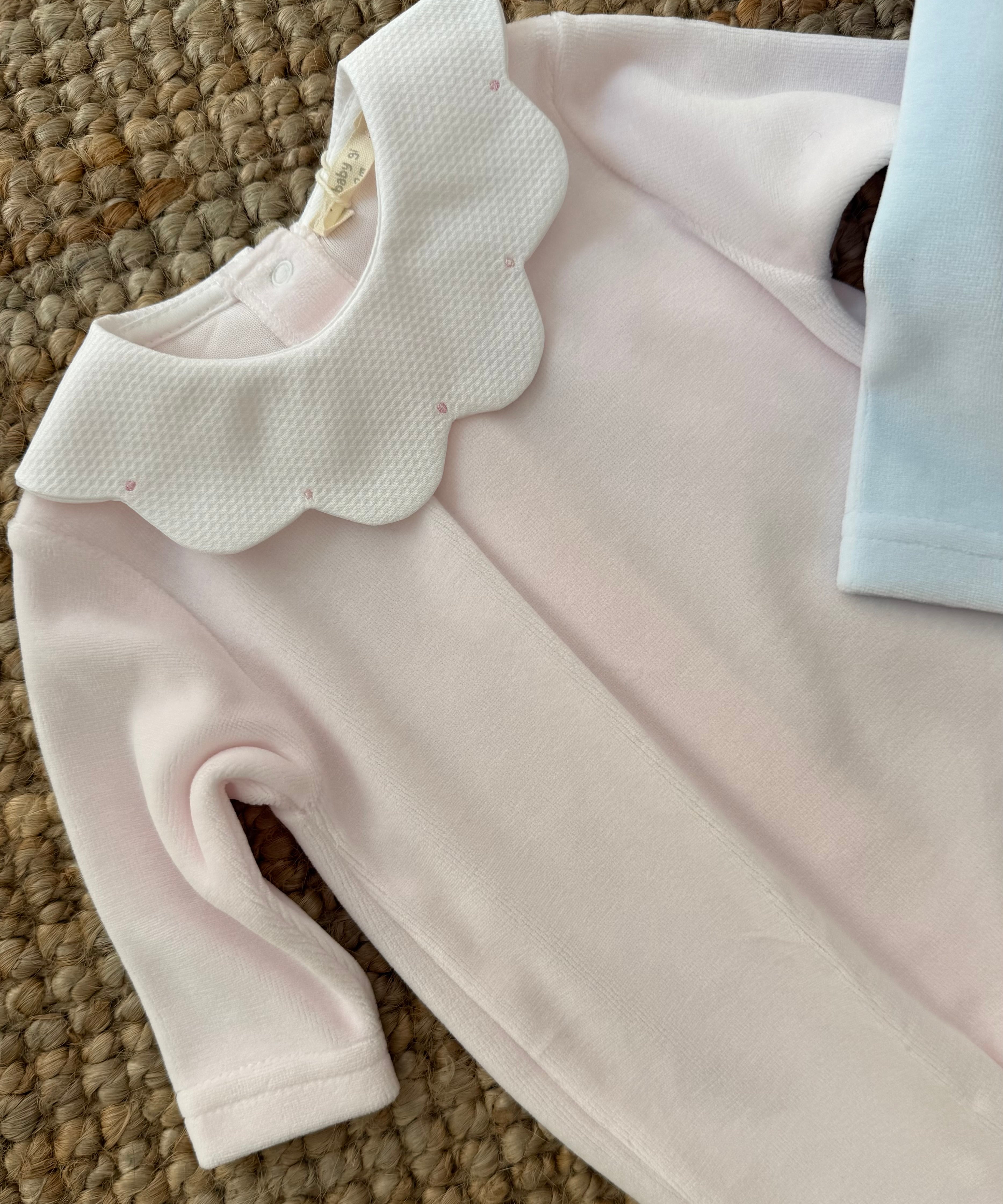 Tutina in ciniglia rosa collo petalo in piquet con ricamo pois DY50 BabyGi