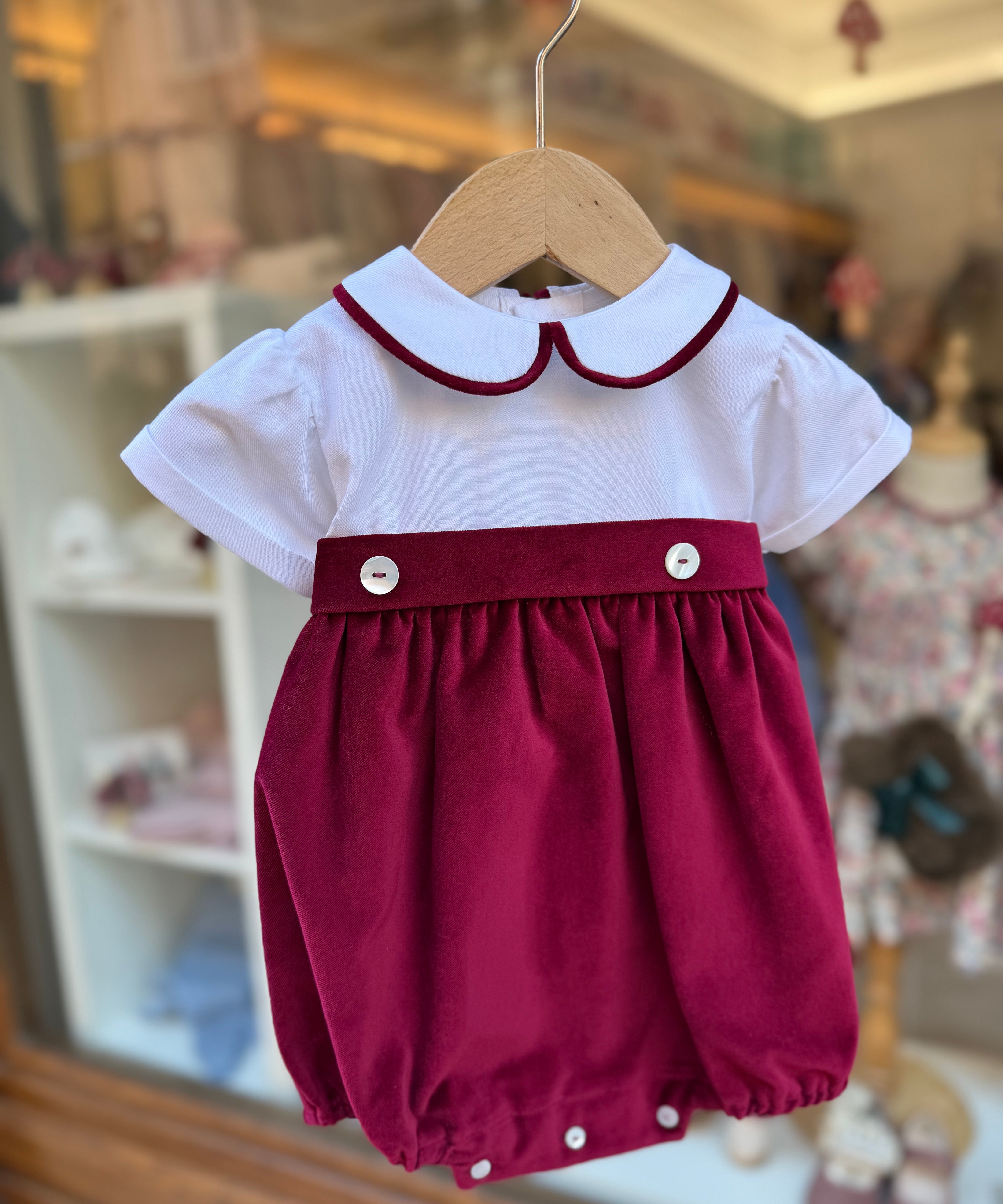 Pagliaccetto colletto tondo e bloomers in velluto liscio bordeaux PGF6 Mariella Ferrari