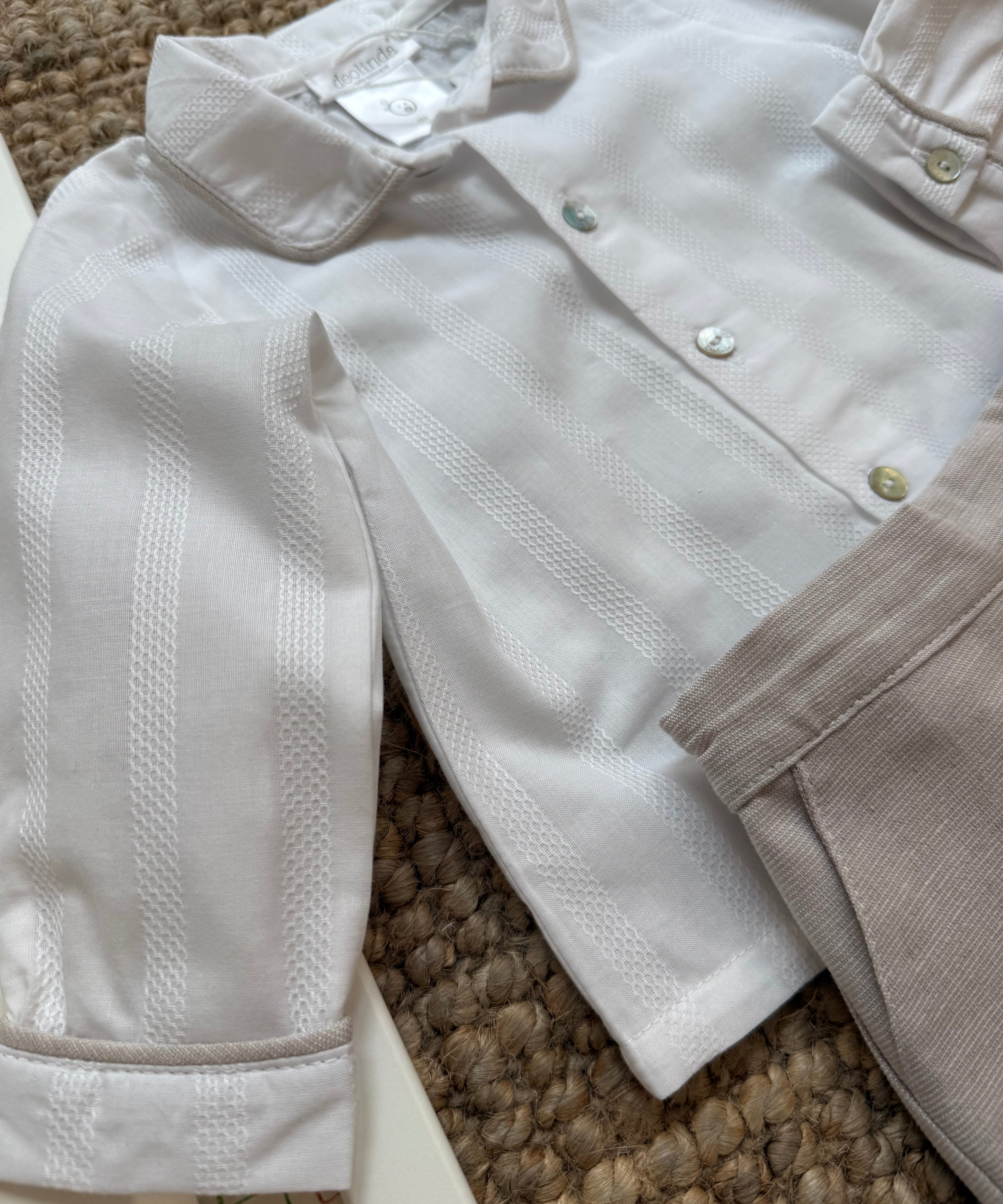 Completo camicia bianco e bermuda sabbia Deolinda DBV26624