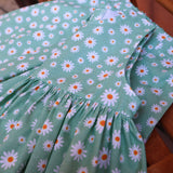 Completo LAB Marghe top frill e short fantasia margherite verde menta