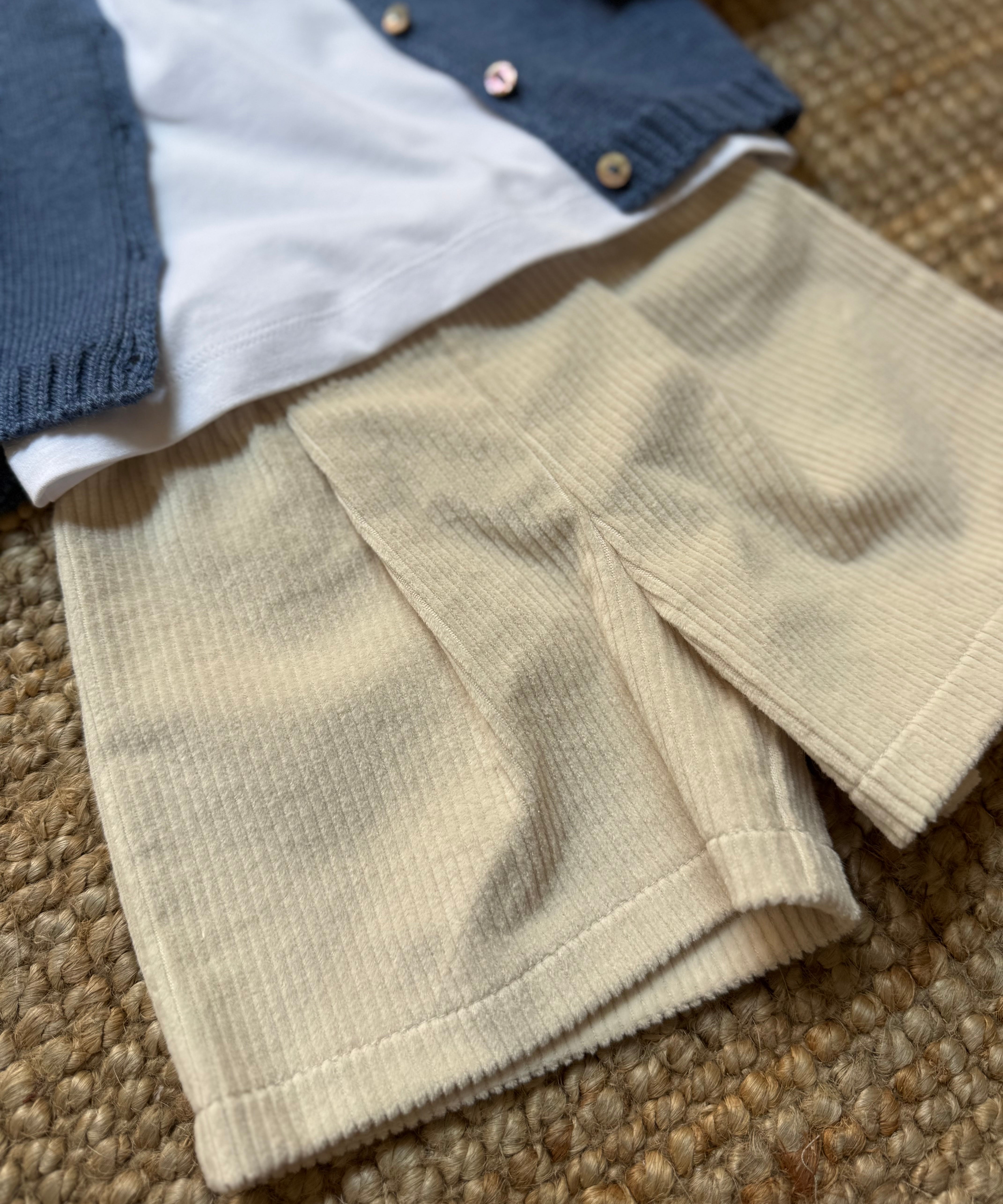 Shorts LAB Sara in velluto a coste larghe burro