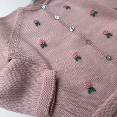 Cardigan rosa con ricamo a mano fiori Mi Lucero x LA NUVOLA LAB
