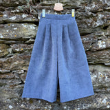 Pantalone palazzo LAB Ginny in velluto a microcostine blu polvere con pences