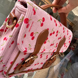 Borsa cartella media velluto rosa a coste stampa ciliegie con tracolla Naj-Oleari