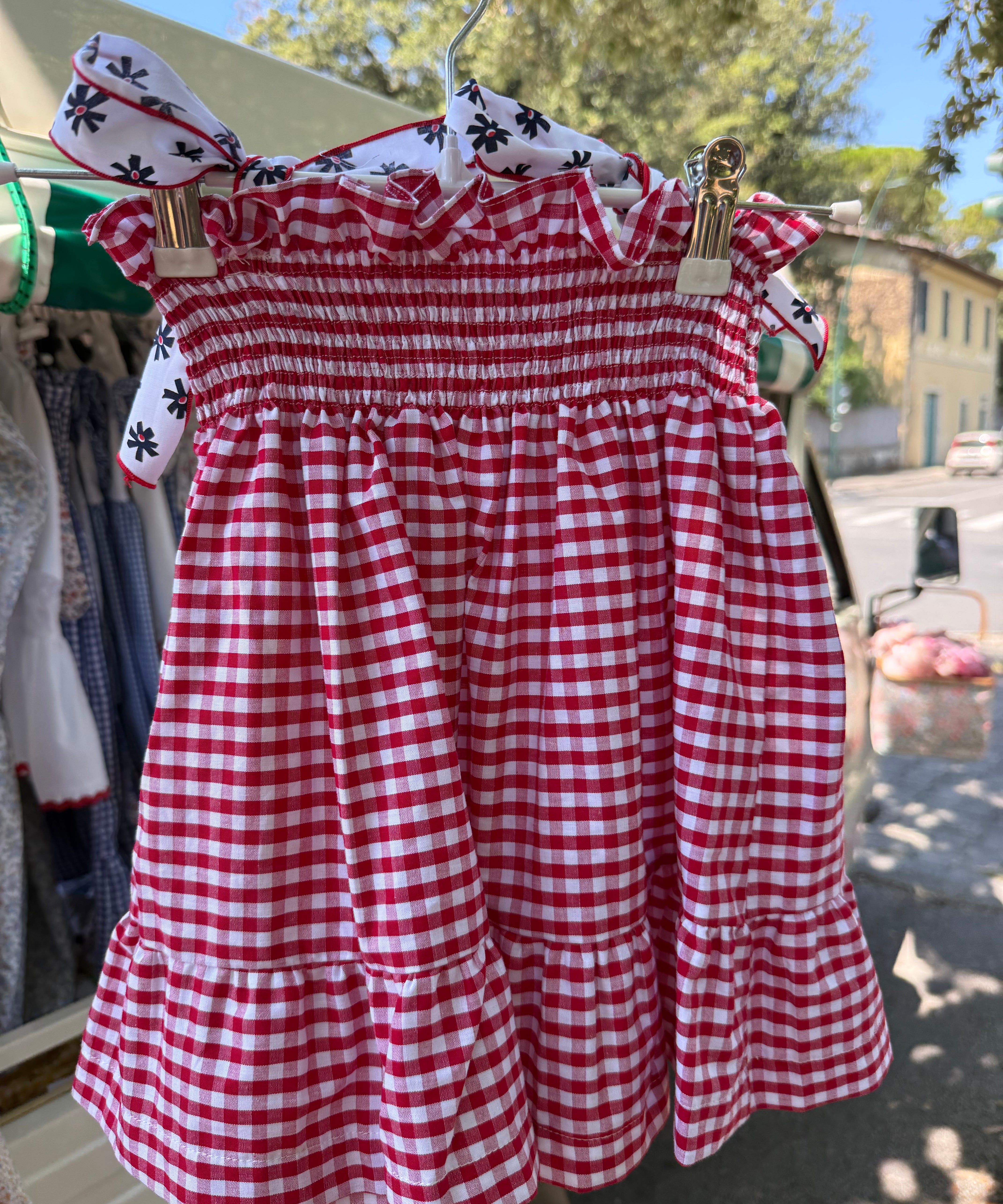 Abito LAB prendisole vichy bianco e rosso e dettagli fiorellini