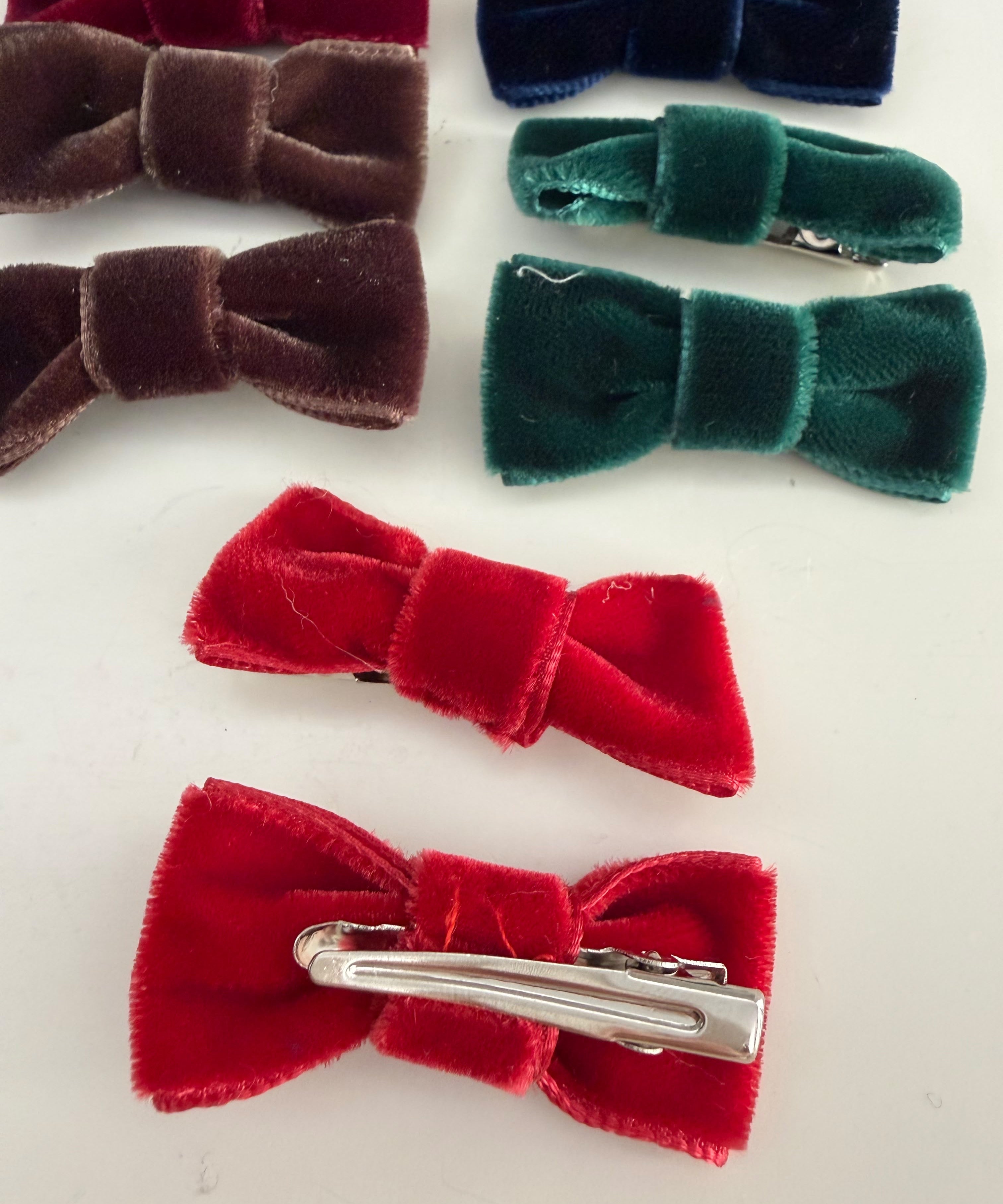 LAB headband covered in velvet with semi-rigid bow in matching tones